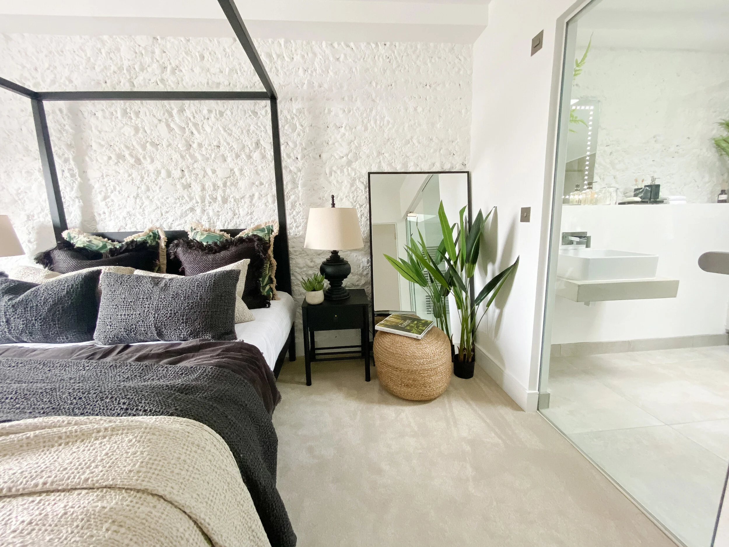 MasterBedroom6.jpg