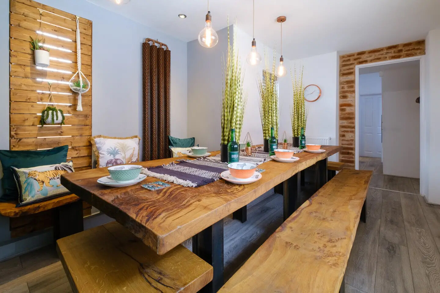 Dining1b.jpg