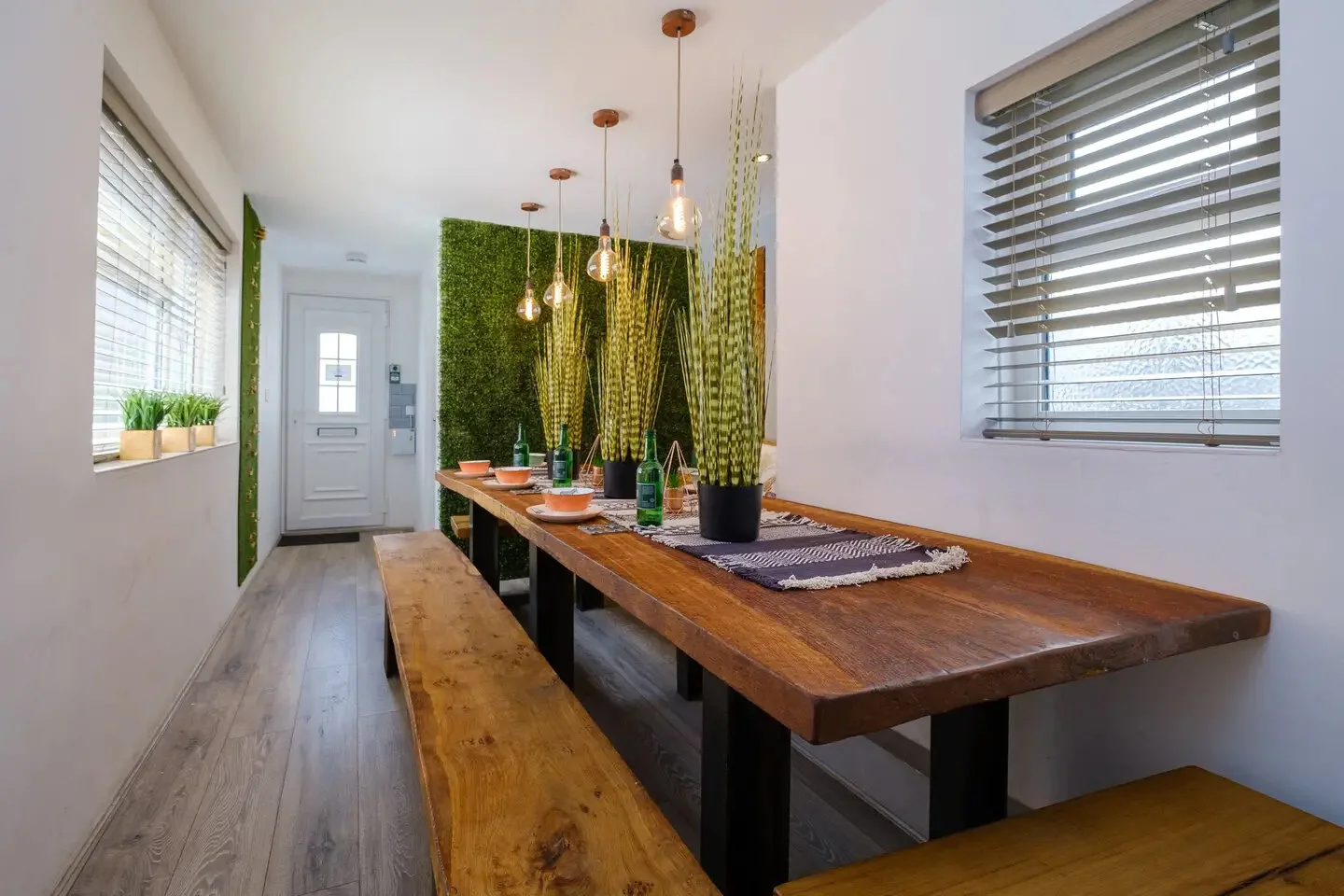 Dining1c.jpg