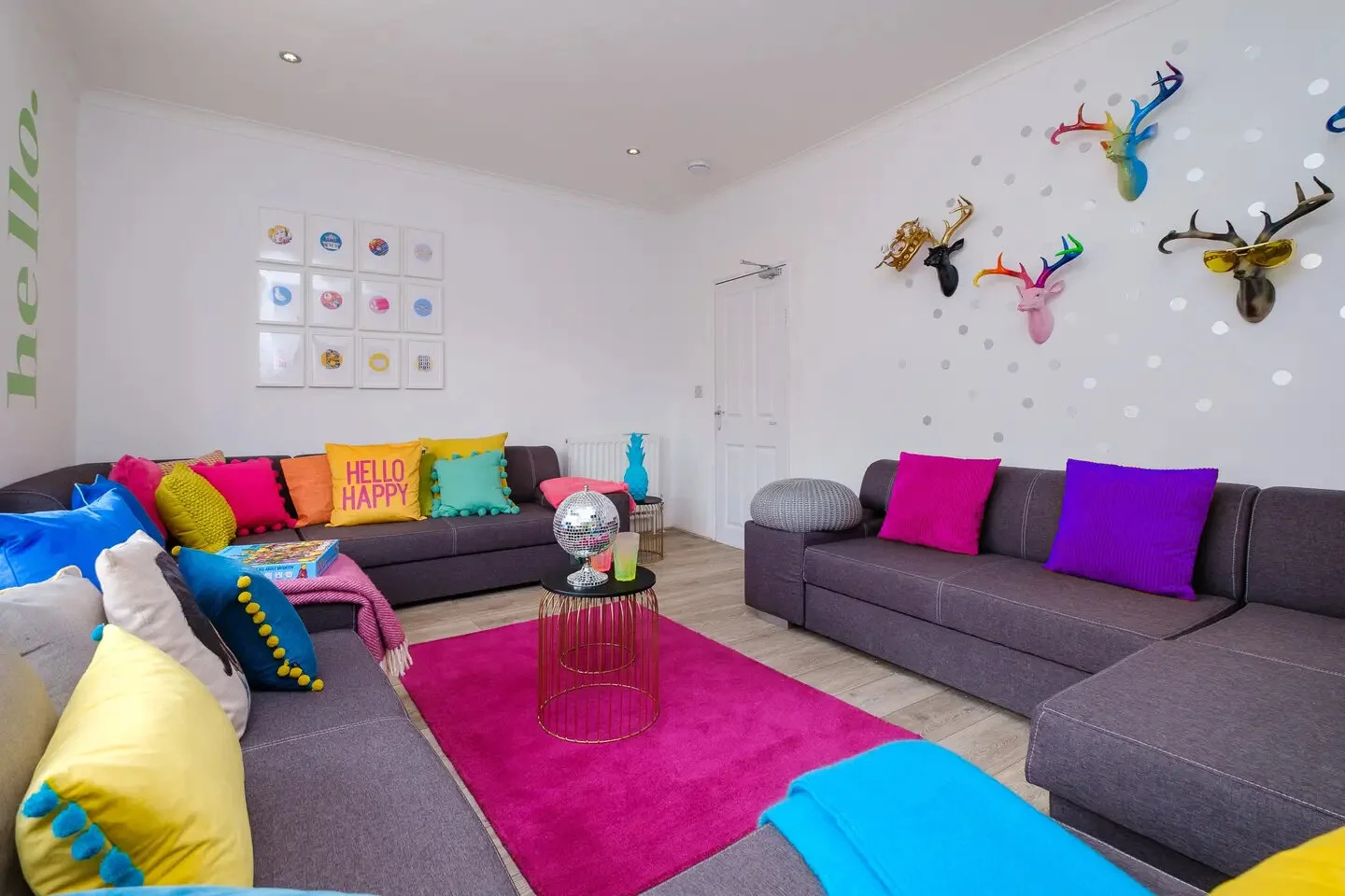 Lounge1b.jpg