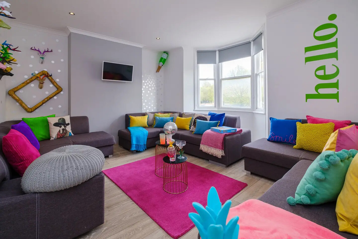 Lounge1a.jpg