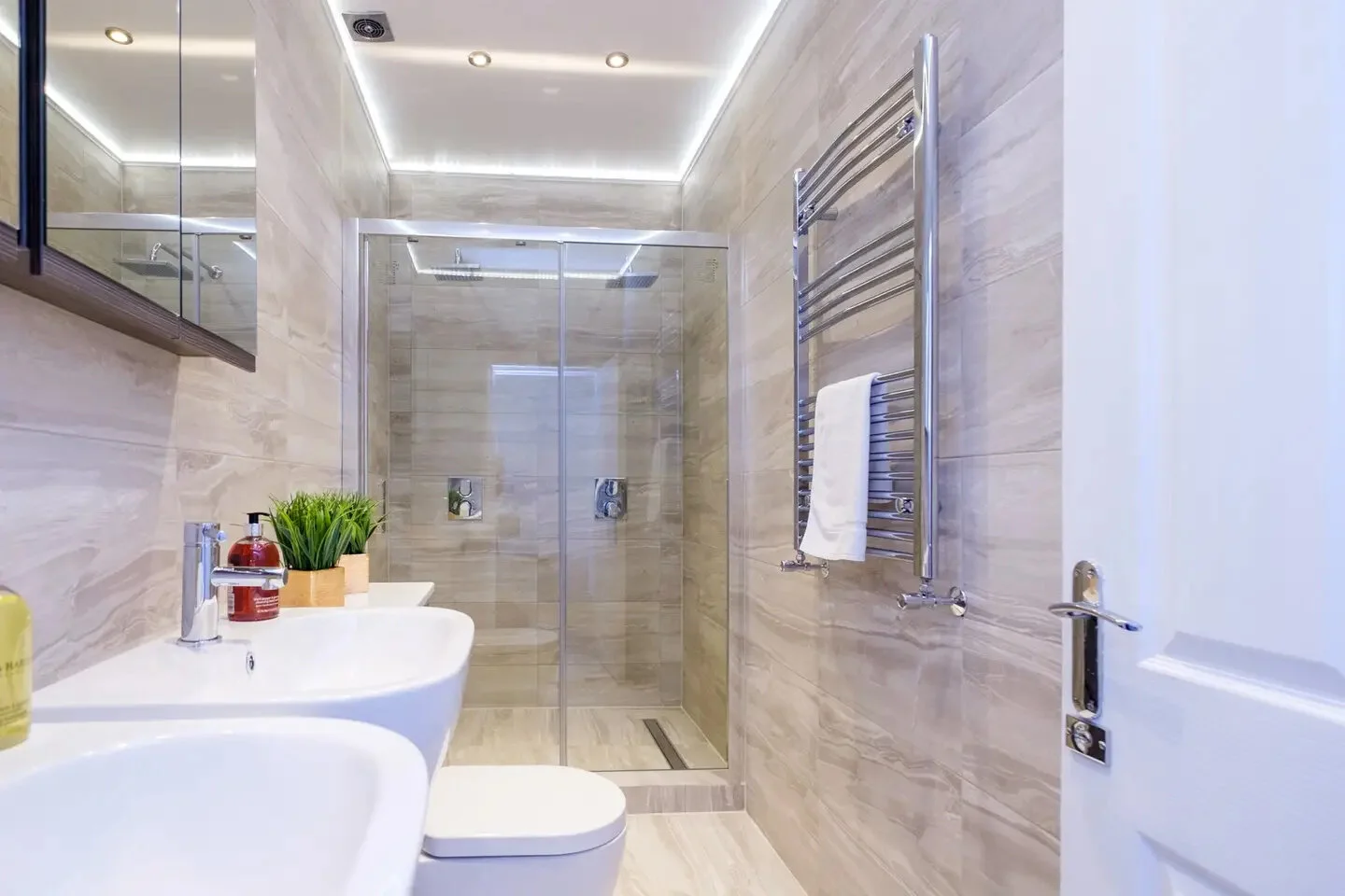 Bathroom1.jpg