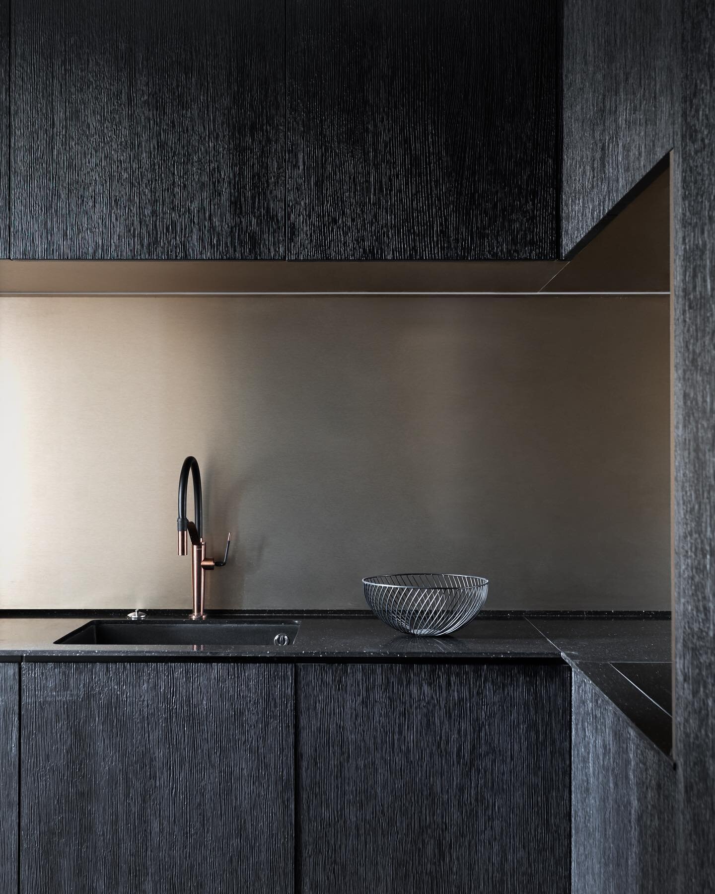 Kitchen detail | Project by @a2.concepts | Photography by @isabelamayerfotografia | Paris, 2022