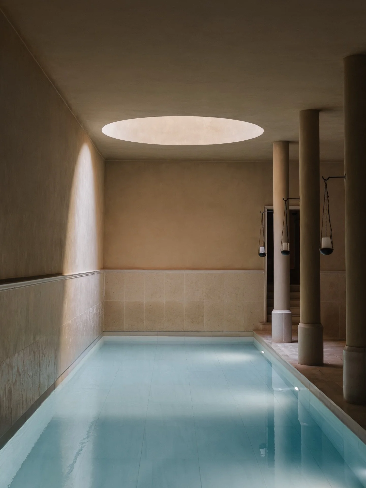 The Roman baths at @hotelducouvent in Nice, France 🗝️ Project by @festenarchitecture

Photos by @isabelamayerphoto