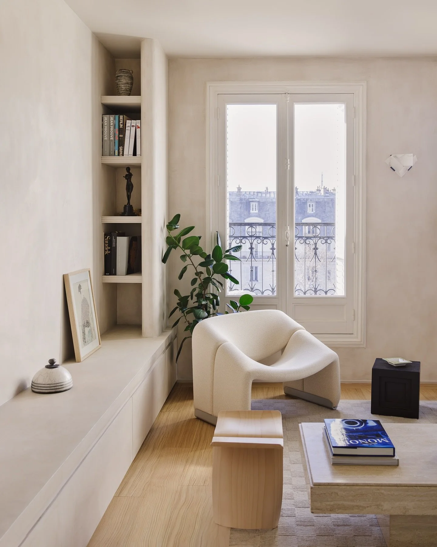 Beautiful apartment by @ronanlepagearchitecture 

Photography by @isabelamayerphoto