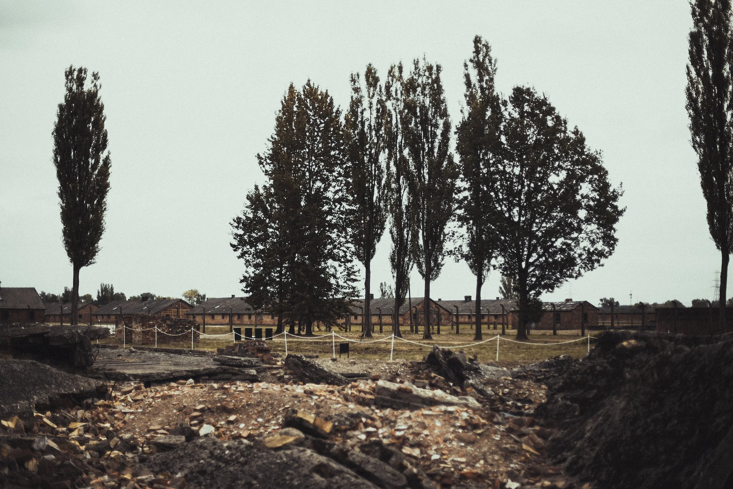 auschwitz-1-2.jpg