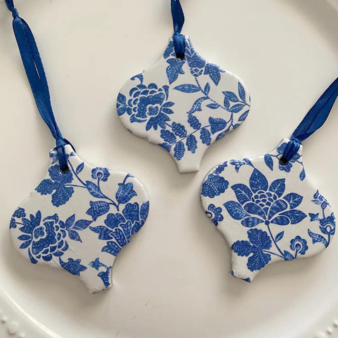 hamptons christmas ornaments (1).png