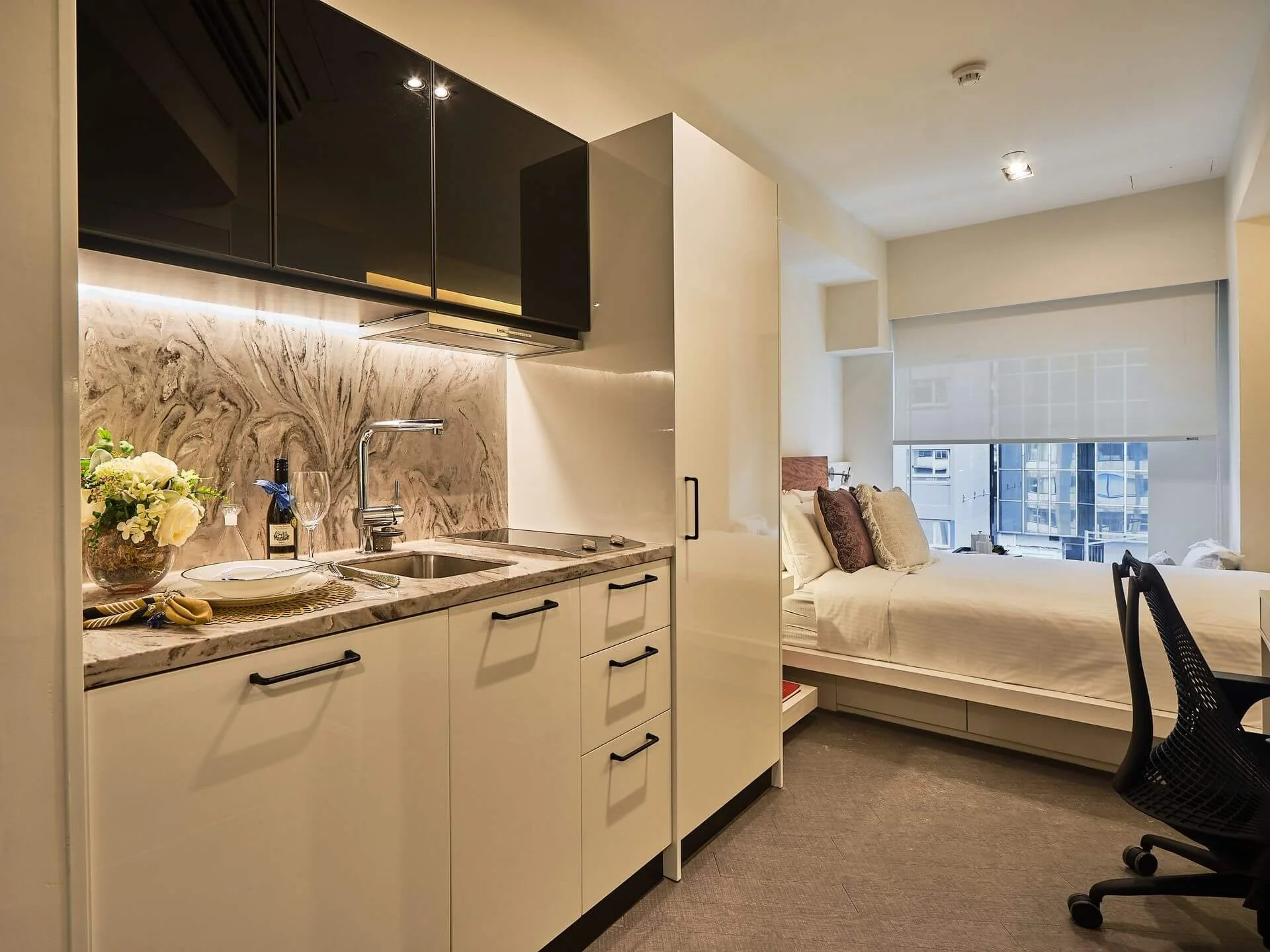V Causeway Bay Serviced Apartments Deluxe Studio Kitchen