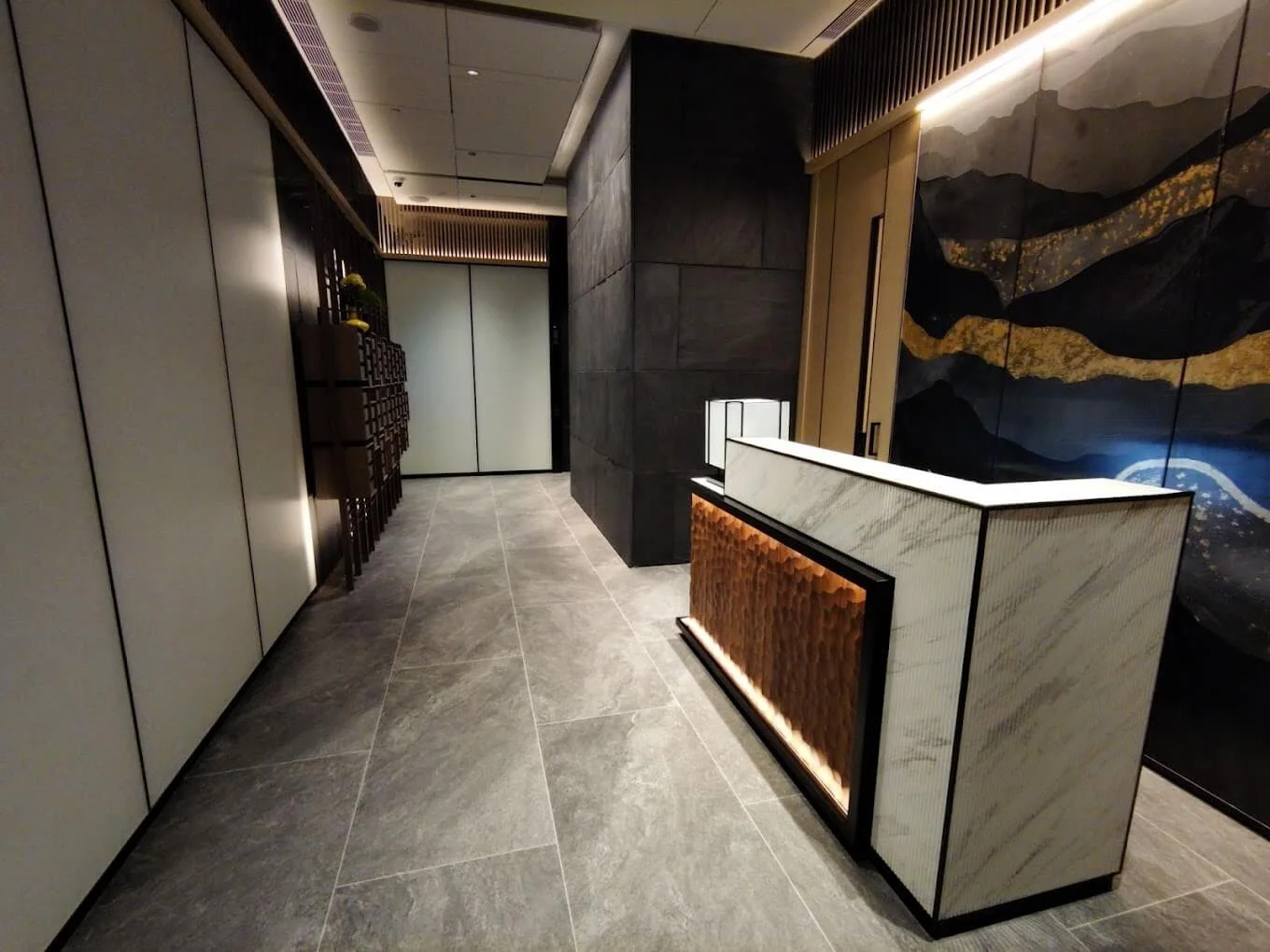 The Hilltop 81 Hill Road Lobby