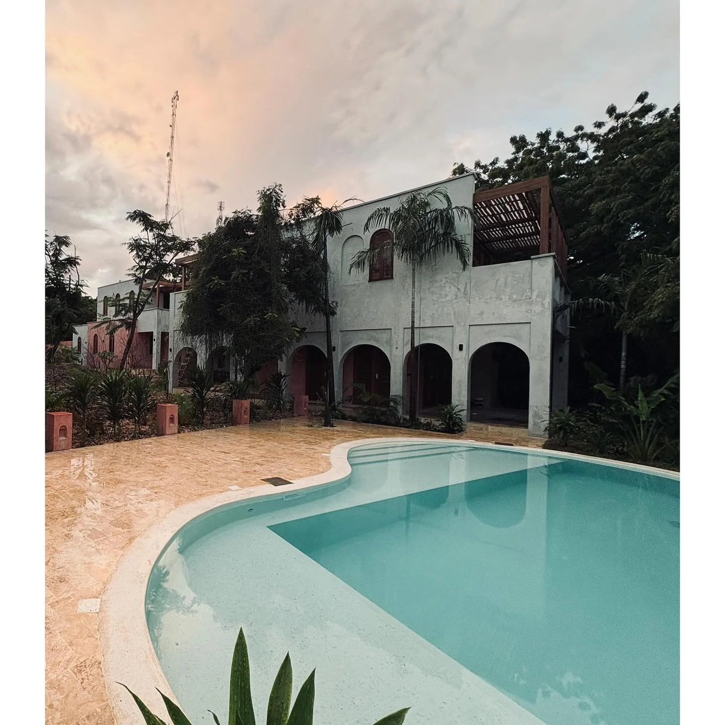 Coastal Dwelling - Under Construction
.⁠
.⁠
.⁠
.⁠
Collaborator: @studio_mehta
Builder: @ashvibuilderslimited
#osarchitecture #objectsubjectarchitecture #architecture #kenyanarchitecture #kenyanarchitects #design #kenyandesign #coastaldwelling #contem