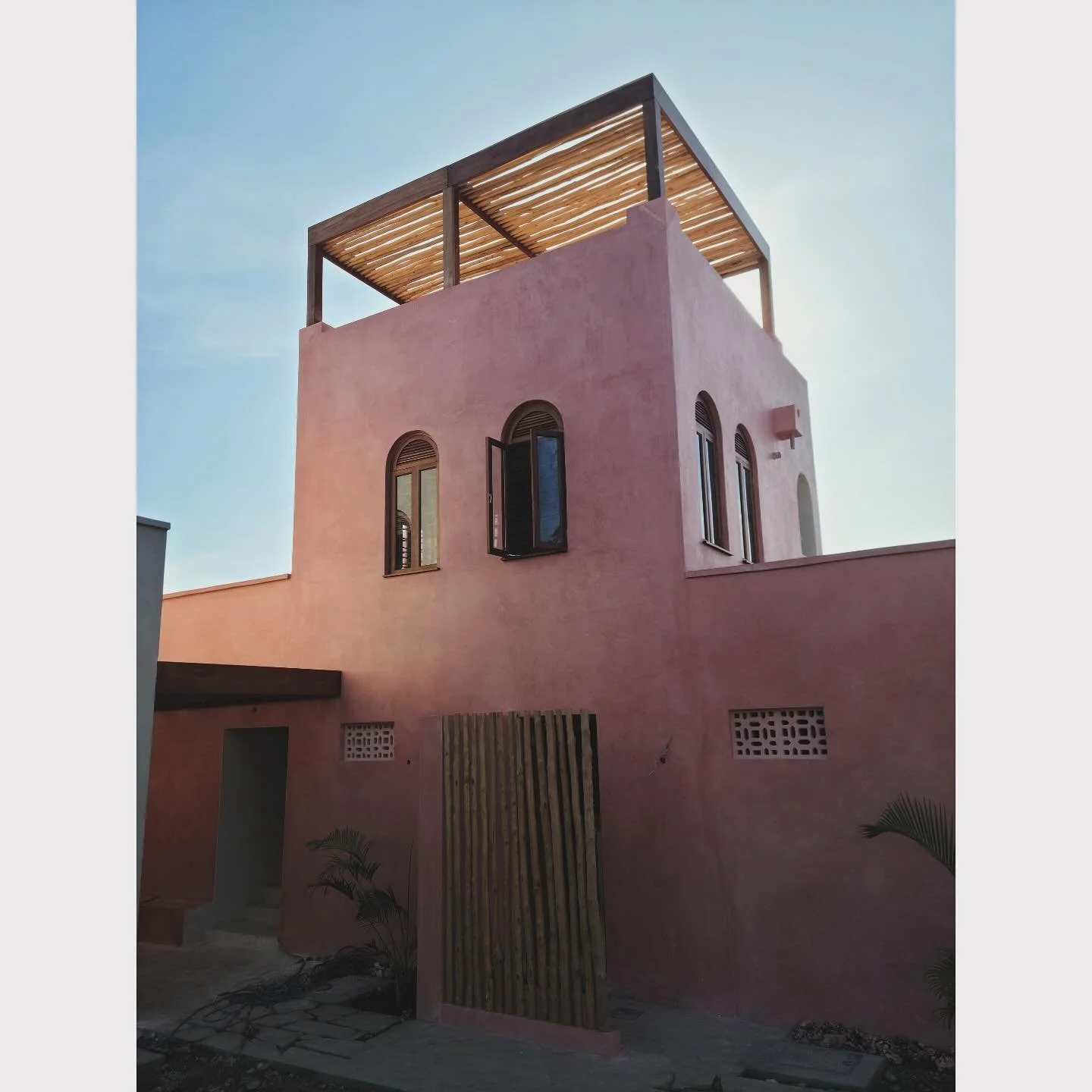 Coastal Dwelling - Under Construction
.⁠
.⁠
.⁠
.⁠
Collaborator: @studio_mehta
Builder: @ashvibuilderslimited
#osarchitecture #objectsubjectarchitecture #architecture #kenyanarchitecture #kenyanarchitects #design #kenyandesign #coastaldwelling #contem