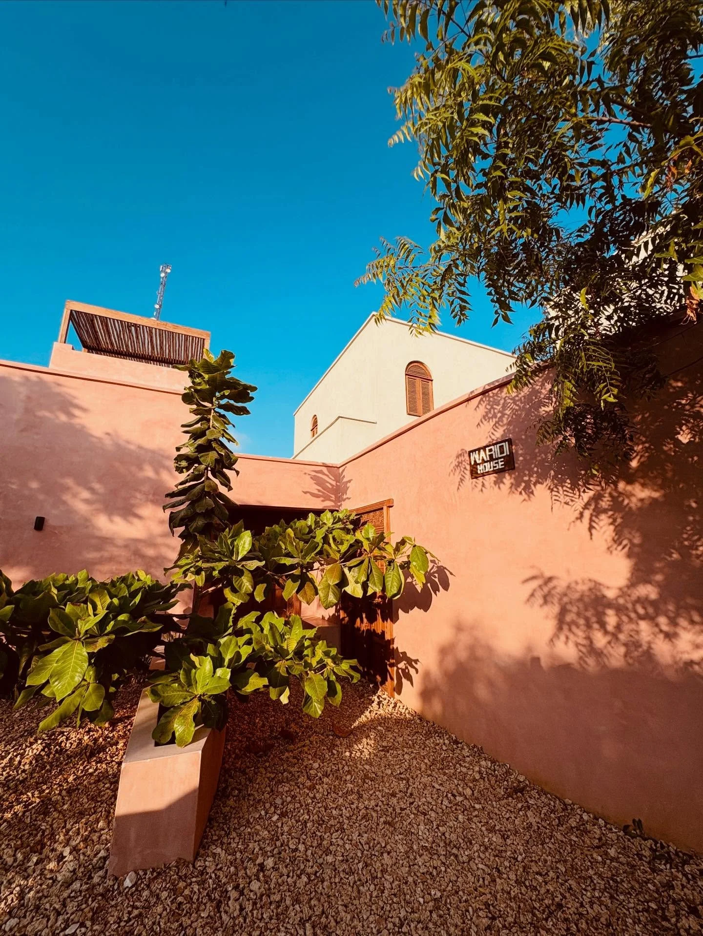 Coastal Dwelling - Waridi House 
.⁠
.⁠
.⁠
.⁠
Collaborator: @studio_mehta
Builder: @ashvibuilderslimited
#osarchitecture #objectsubjectarchitecture #architecture #kenyanarchitecture #kenyanarchitects #design #kenyandesign #coastaldwelling #contemporar