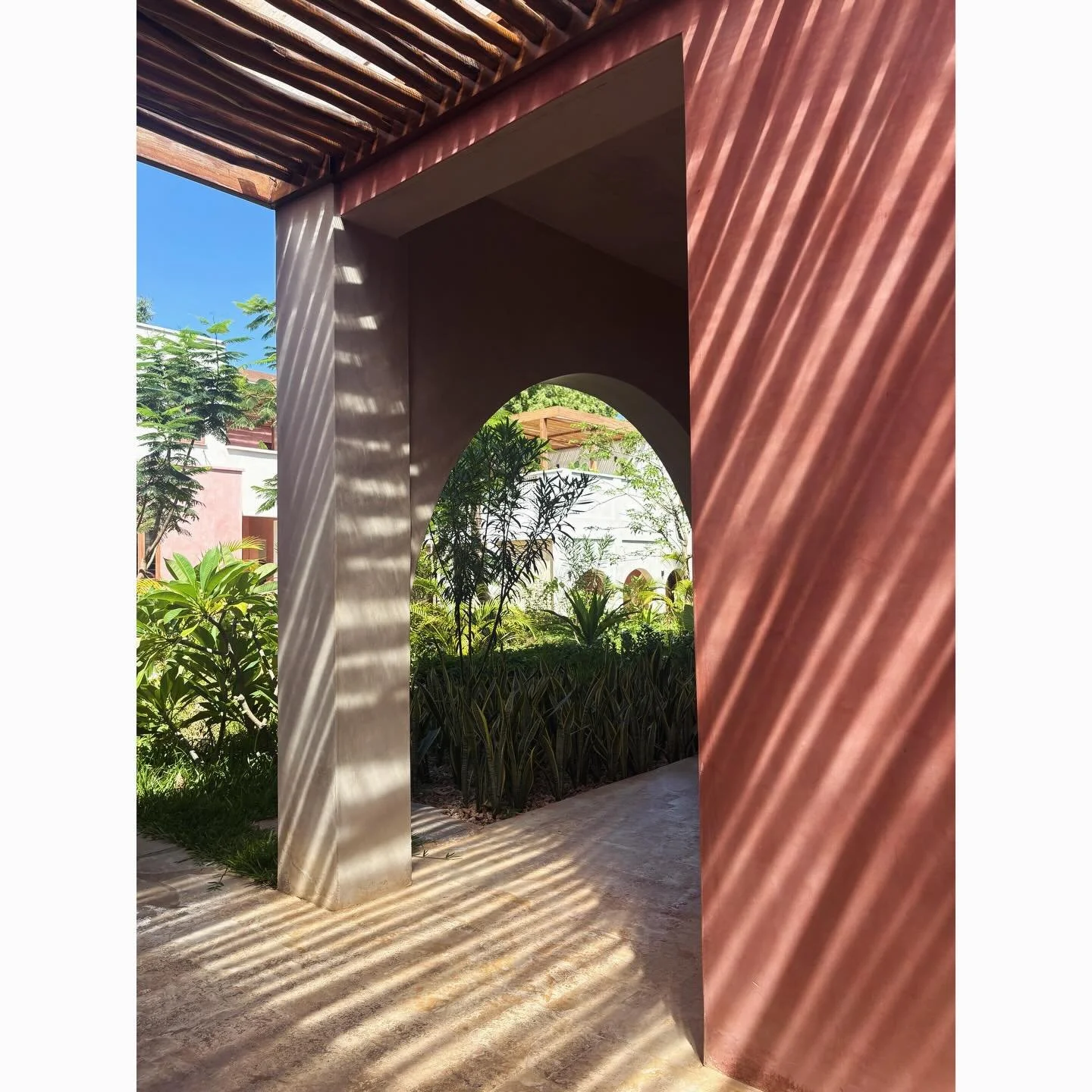 Coastal Dwelling - Waridi House 
.⁠
.⁠
.⁠
.⁠
Collaborator: @studio_mehta
Builder: @ashvibuilderslimited
#osarchitecture #objectsubjectarchitecture #architecture #kenyanarchitecture #kenyanarchitects #design #kenyandesign #coastaldwelling #contemporar