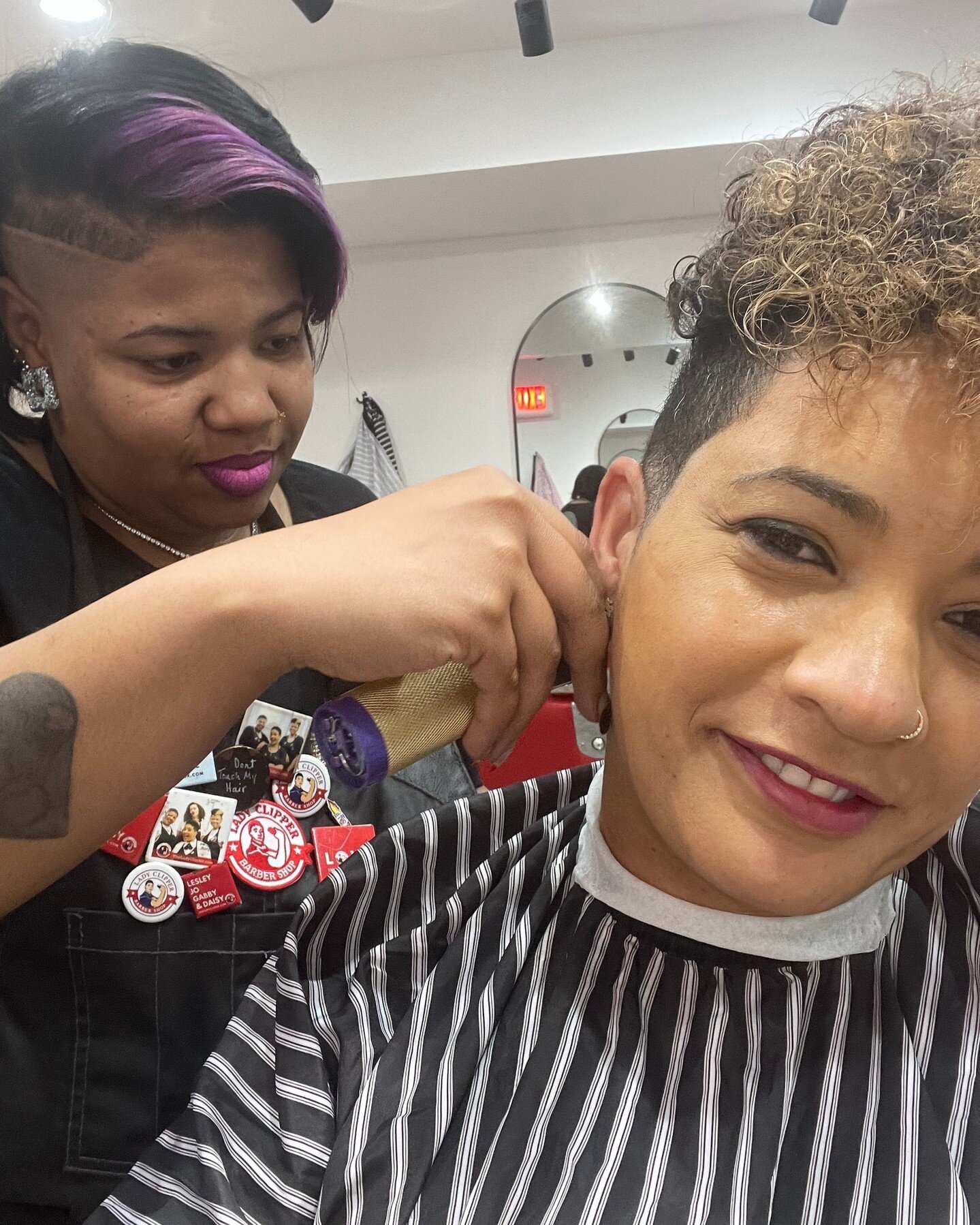 Service so good, we enjoy it too! 😁🙌🏽____________________________________________

#ladyclipper #shesmybarber #barbershopconnect #ladybarber #barbershop #barberconnect #skilledbarber #thebarberpost #barbering #dmvbarber  #barbergang #artist #hairs