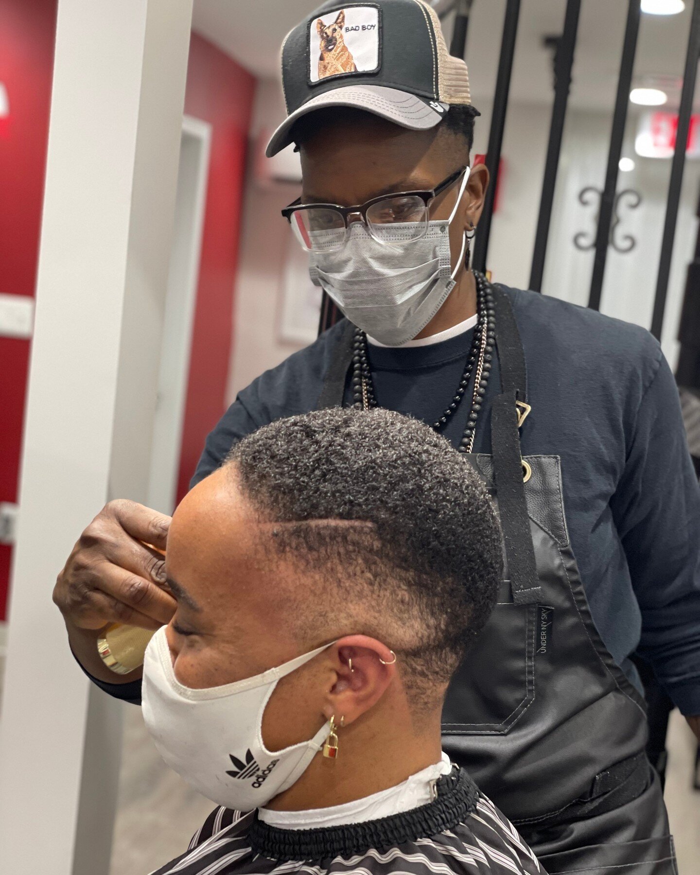 It&rsquo;s about that time! Book your appointment so you can go into the new year in style. 💃🏽
____________________________________________

#ladyclipper #shesmybarber #barbershopconnect #ladybarber #barbershop #barberconnect #skilledbarber #thebar