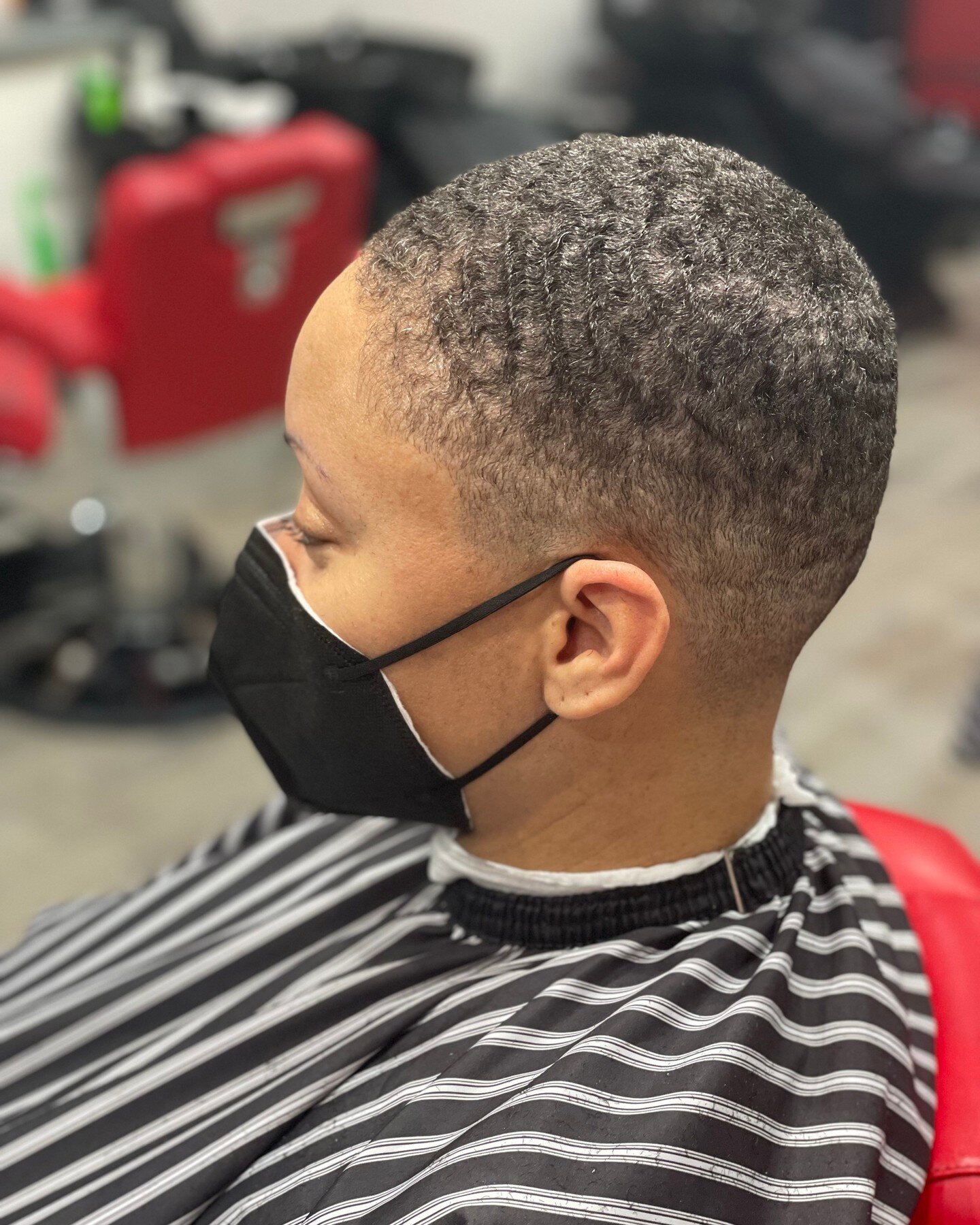 We&rsquo;ll have you swimming into the new year. 😅🌊
____________________________________________

#ladyclipper #shesmybarber #barbershopconnect #ladybarber #barbershop #barberconnect #skilledbarber #thebarberpost #barbering #dmvbarber  #barbergang 