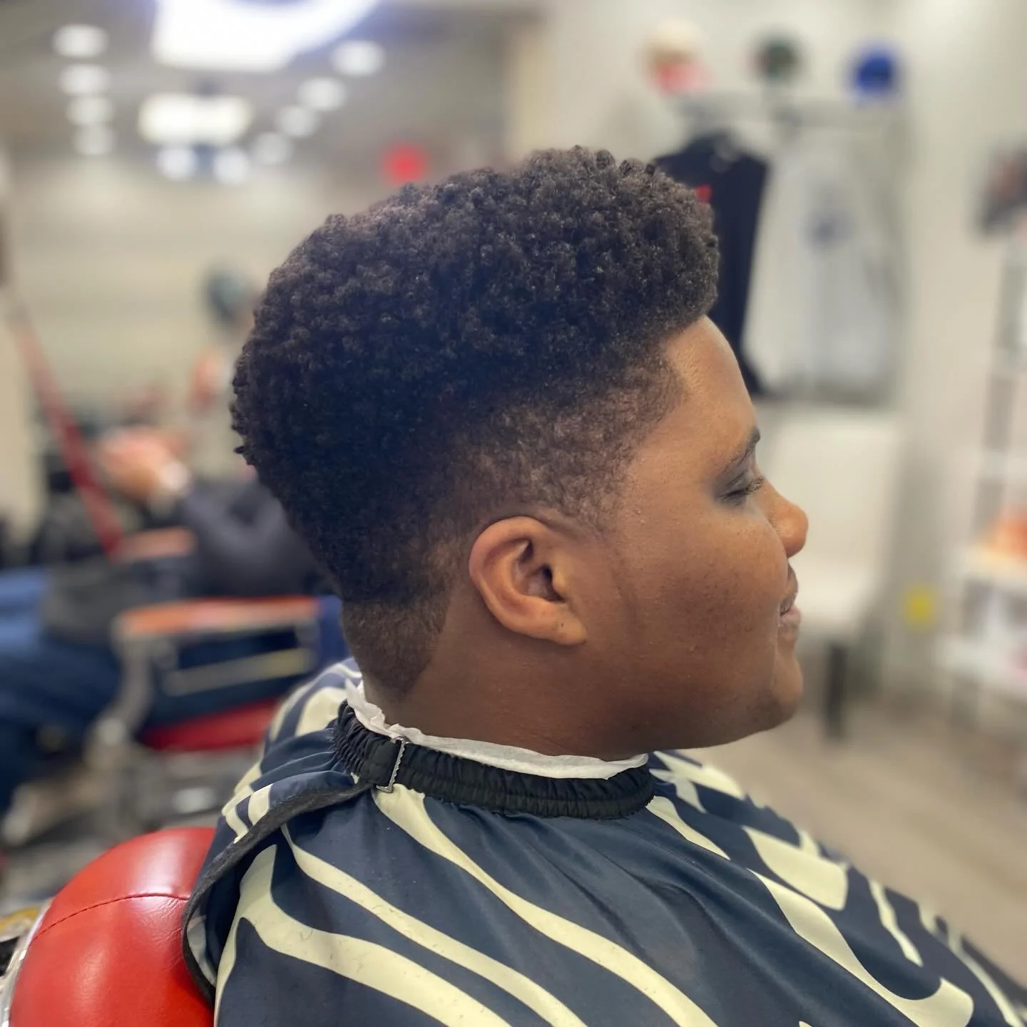 Good morning ☀️ come get a fresh fade with ya girl priceless fades 🤗 

Link 🔗 in bio 
Book today 

#dcbarber #femalebarber #selfcarematters #fades