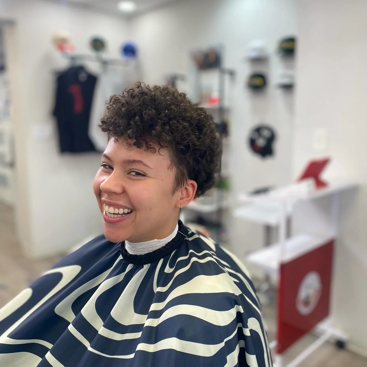 This what I do it for 😮&zwj;💨🤗 swipe to see results ! 
The smiles, the laughter, the trust, and selfcare 

It&rsquo;s more than just a style to me your crown is special 👼🏾

Book you cut with me this week 🔗 in bio see you there !

#selfcare #dcb