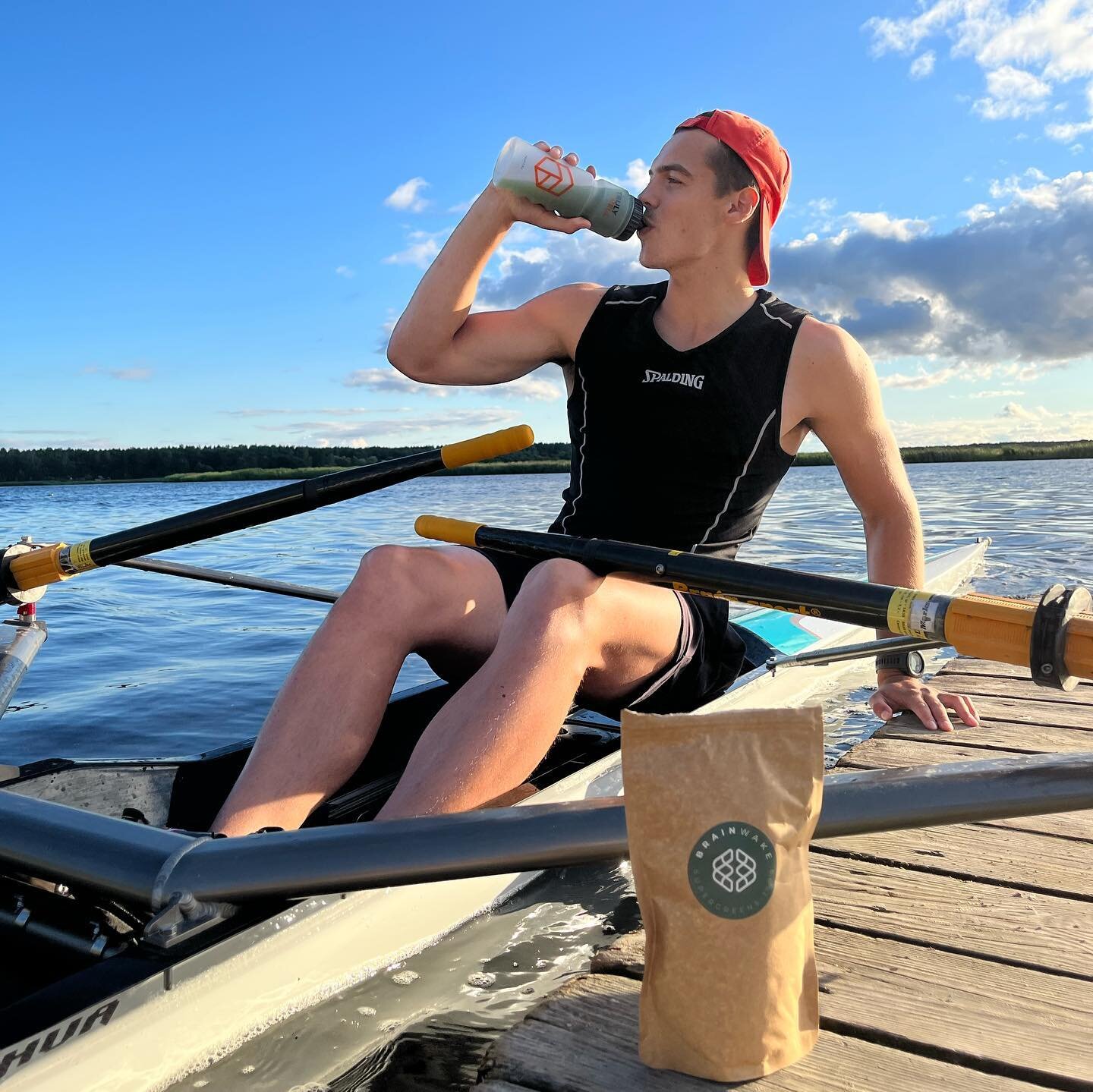 There are few people who are disciplined to the core and @rinalds00 is one them. Where does he find the energy and motivation to get up at 4:30 AM and head to his rowing practice? We may never know all the reasons, but SuperGreens sure is one of the 