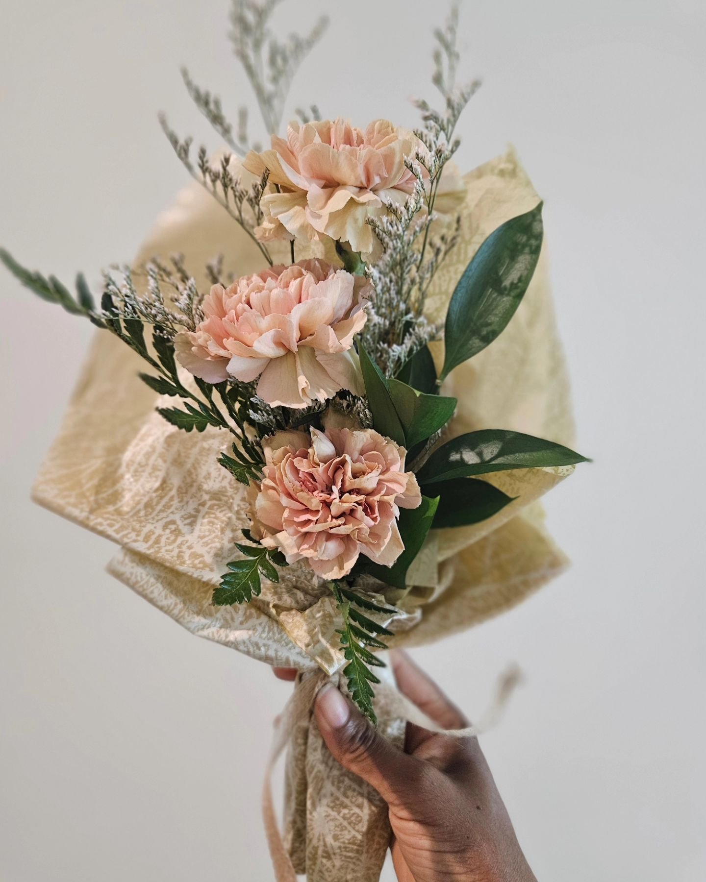 Mini bouquet thank you party favour. Would you love this as a take home from your next #bridalshower, #babyshower or celebration dinner? 

#rebelliousstate #rebelliousblooms #torontoflorist #gtaflorist #blackowned #femaleowned #flowerstagram #flowers