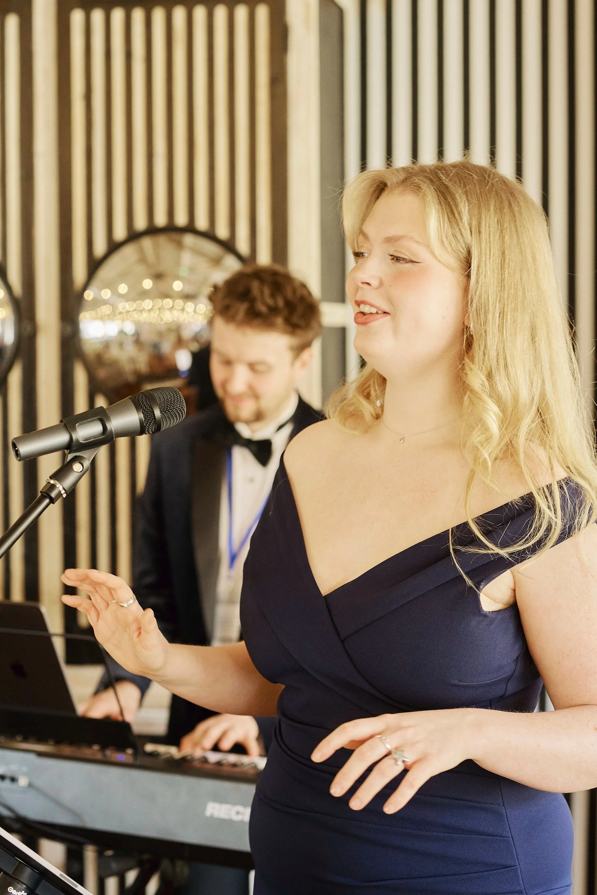london wedding entertainment hire, london pianists & singers, wedding music, london wedding singer