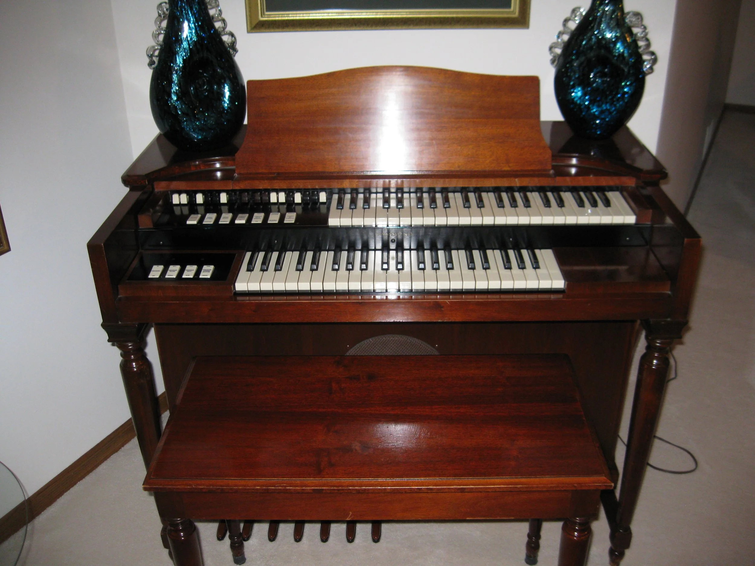 Vintage Hammond Organ