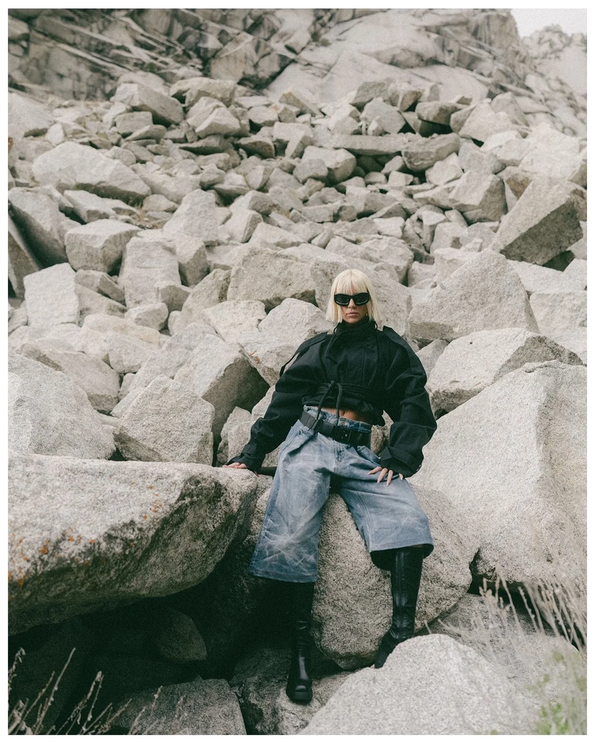 stone and style ⛰️🖤🔎

photo // @sophiavalentinophoto
styling // @_mandyscrogs @ghum.us
model // @cee_po