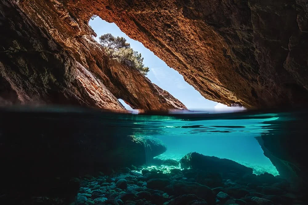 ISSUE 🔱
.
Tirages et Impressions disponibles sur le site www.jeromecarenco.com (lien dans la bio).
.
#fineart #galeriedart #art #frenchriviera #mediterranean #aqua #apnea