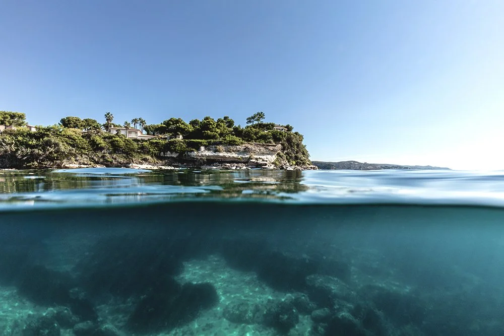 PETIT PARADIS 🔱
.
Tirages et Impressions disponibles sur le site www.jeromecarenco.com (lien dans la bio).
.
#fineart #galeriedart #art #frenchriviera #mediterranean #aqua #apnea 
.
@ville_carrylerouet 
@carrylerouet_tourisme