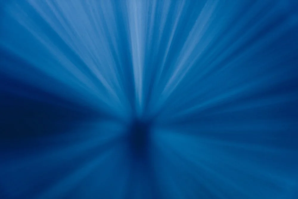 ABIME 🔱
.
"Si tu plonges longtemps ton regard dans l'ab&icirc;me, l'ab&icirc;me te regarde aussi." - Friedrich Wilhelm Nietzsche.
.
#aqua #universal #interstellar