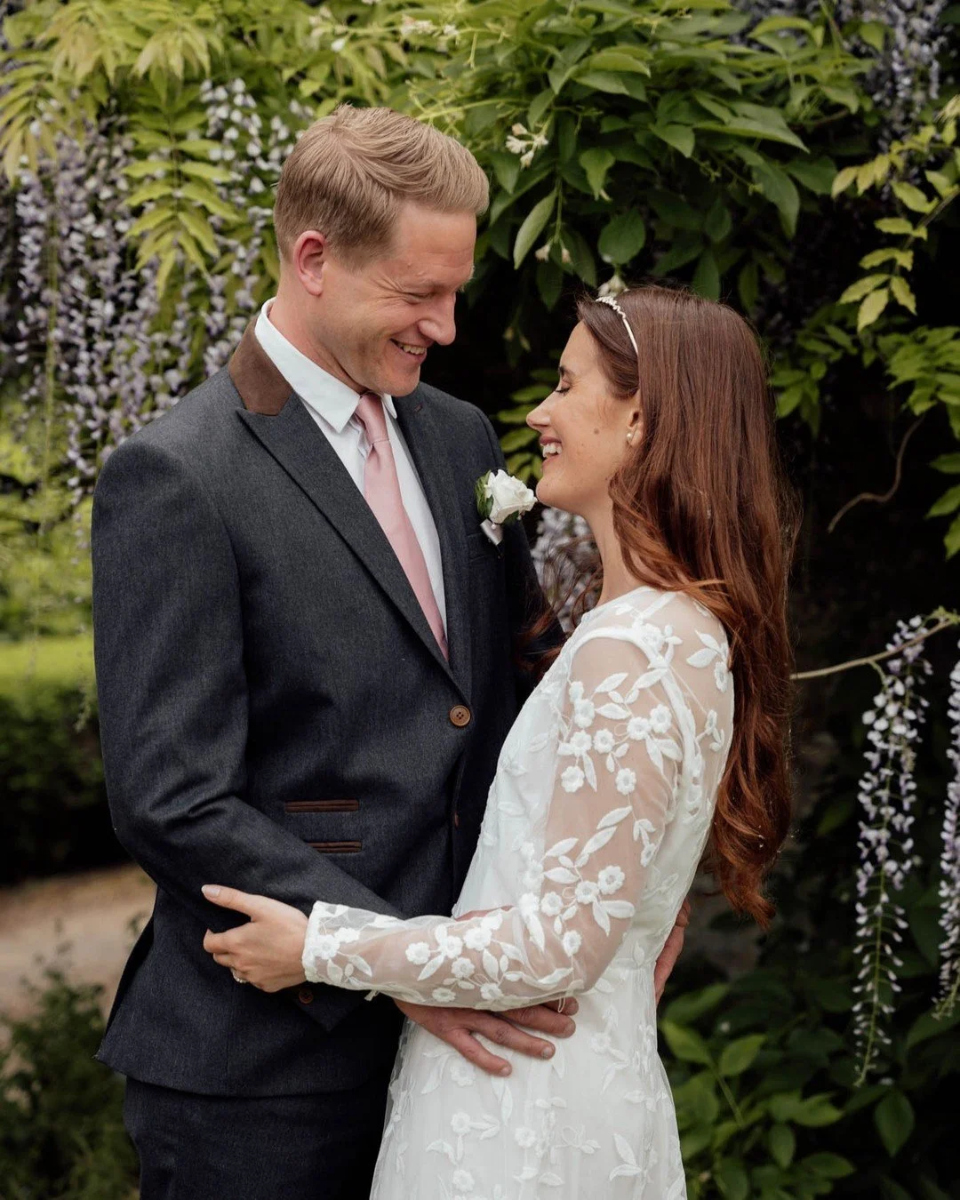 All weddings are special. Every couple brings their own personality, and I love that. Some people are outgoing and full of energy, others are more shy and reserved. I work with all kinds of couples, always making sure you feel comfortable and confide