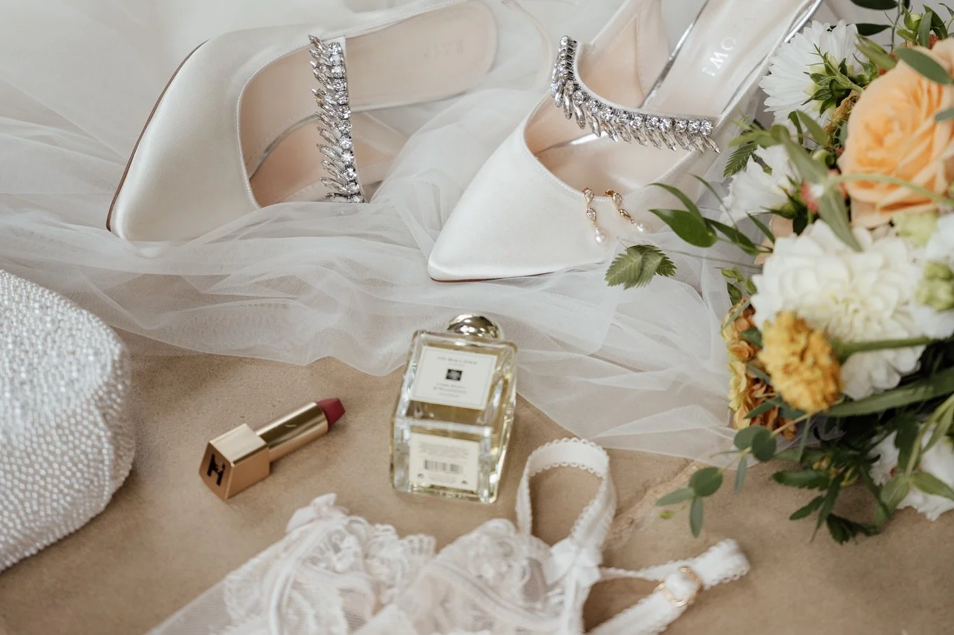 Ladies, ladies, ladies, listen up. One more thing you should add to your little detail box for your photographer is your lingerie set. It looks beautiful, adds cheeky and intimate energy, and it is worth remembering because you chose it for your wedd