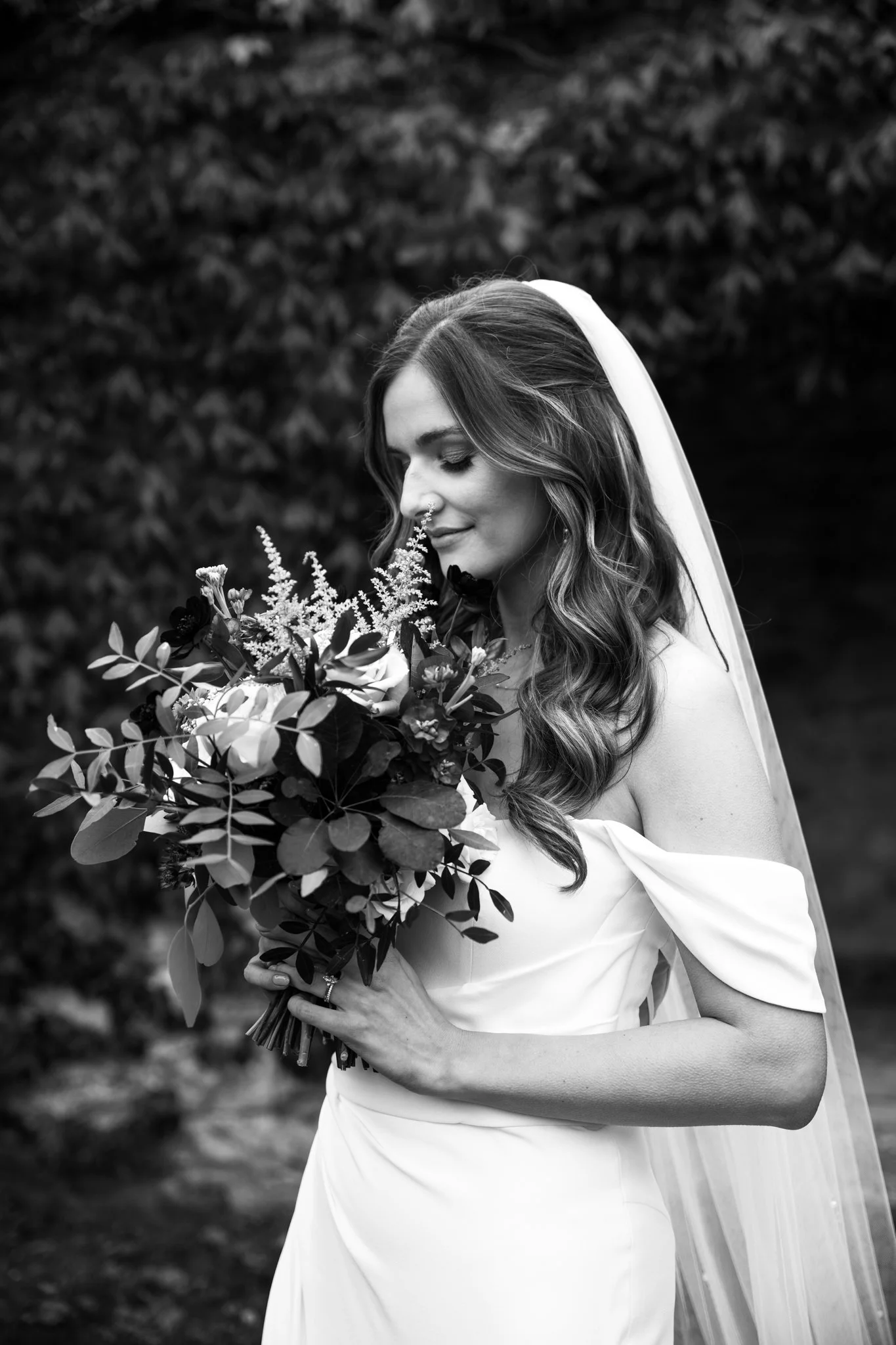 Notley-abbey-bride-portraits-6.jpg