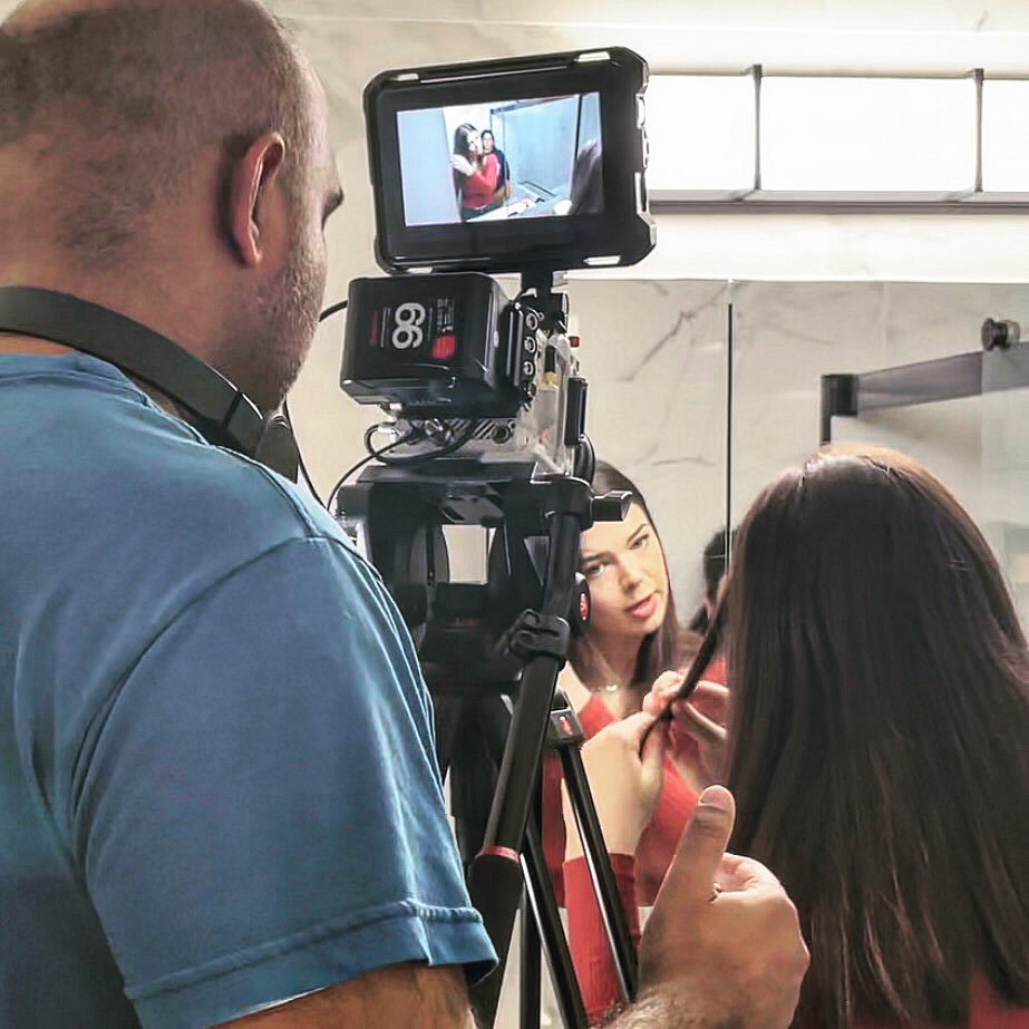 How many humans can you fit inside a New York City bathroom: film edition 🎬🎥🎞️
#comingsoon