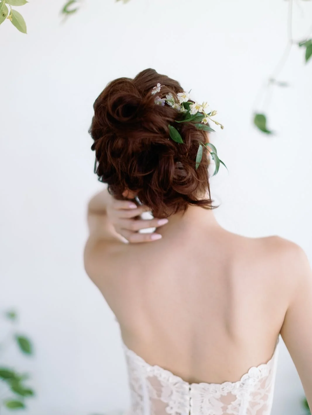 Femininity isn&rsquo;t about perfection, it&rsquo;s about grace in motion. The quiet power of softness, the kind that lingers long after the moment fades.

Photographer | @jeremychouphotography 
Makeup, Hair, Concept | @chloeho_mua 
Floral | @irisesd