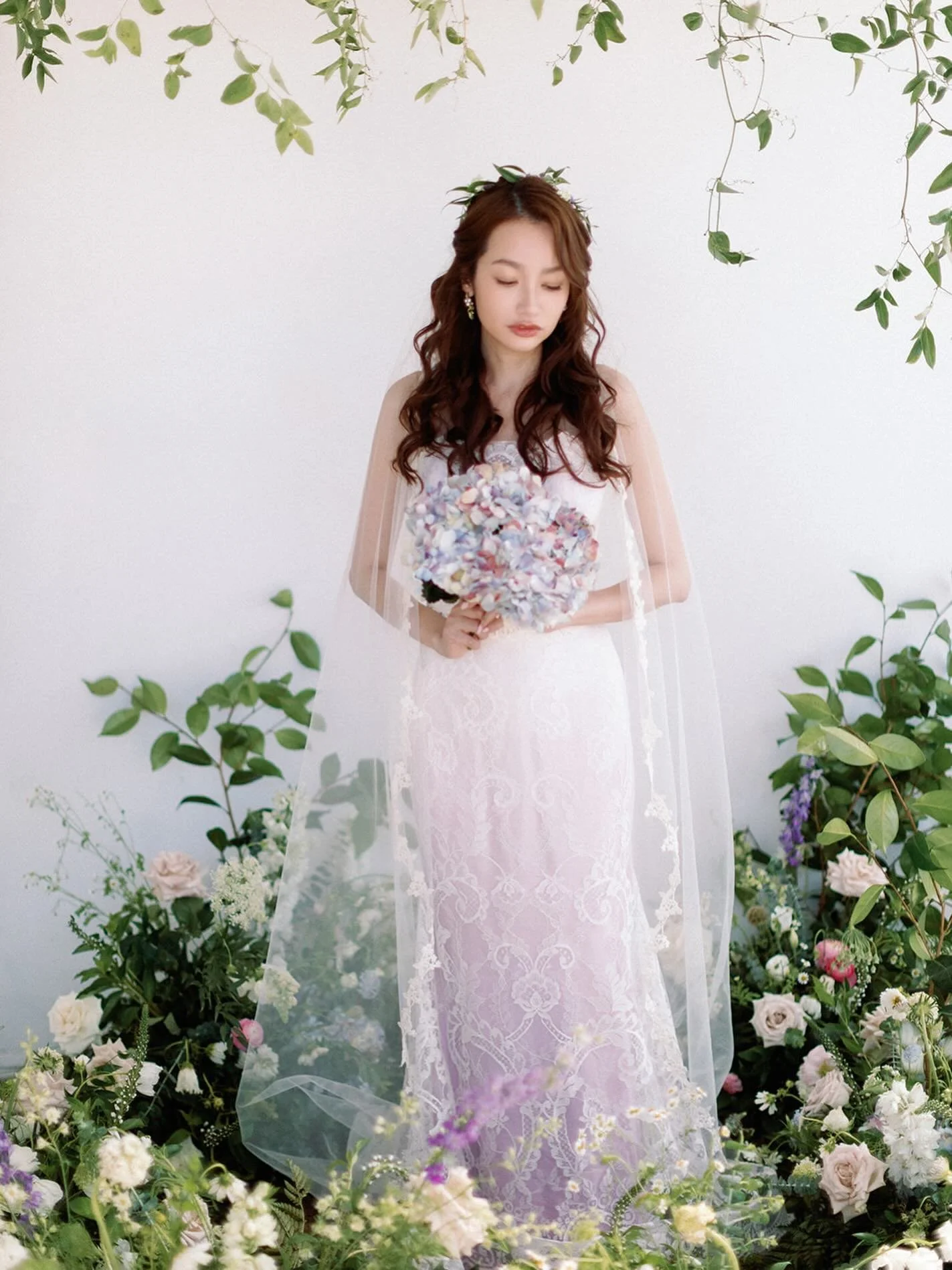 Soft, romantic, and intentionally effortless.

This hairstyle keeps the movement loose and natural, with gentle waves and subtle lift that frame the face without stealing attention. The half-up detail gives it structure while still letting everything