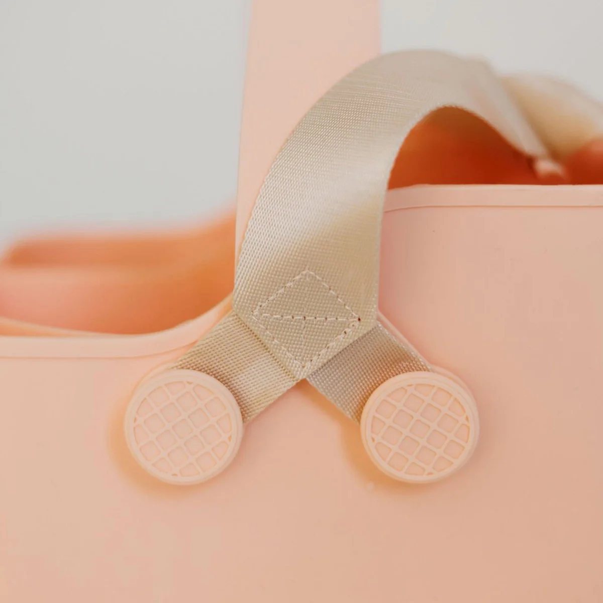 SundayWaffles-bevvy-tote-strap-clasp-detail-product-design-spitfire.webp