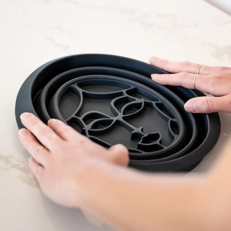 673d064bb6da5a1786af08b2_preparing-silicone-facial-ice-bath-tray-p-800.jpg