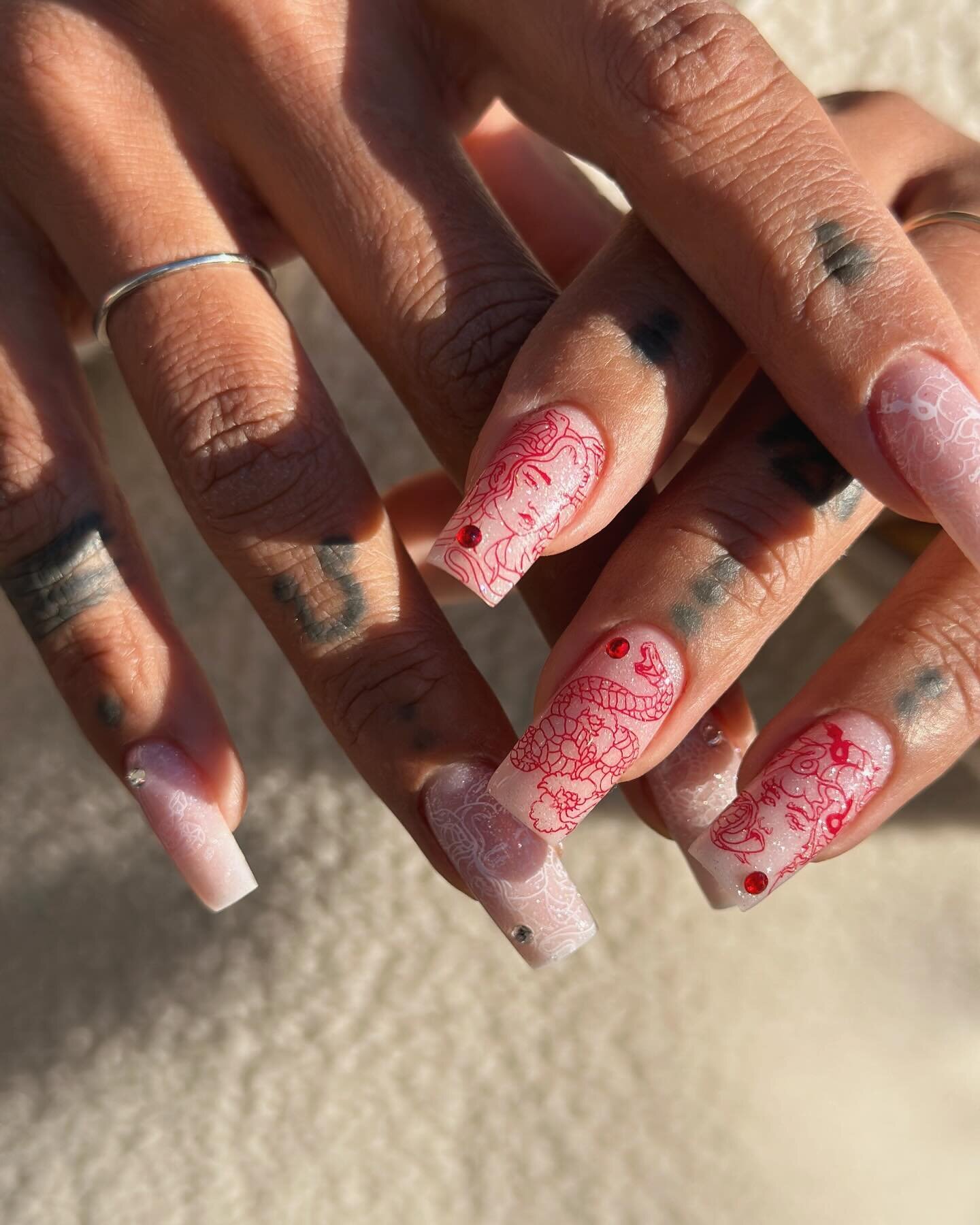 Sculpted extensions with stamped Medusa 🐍 designs and perfectly placed bling 💎

👩&zwj;🎨 Artist: Daryna
🎨 Products: Crystal Professional @crystal.professional 
📖 Book it: Sculpted extensions + Moderate design 

#torontonails #torontomanicure #to