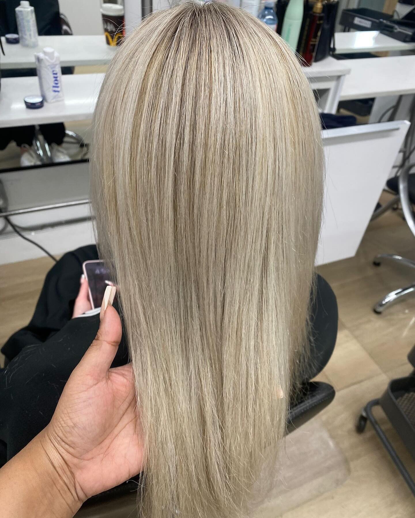 Tape extension removal &amp; full colour correction with global lightening ✨

👩&zwj;🎨 Artist: Kadija 
🎨 Product: @oligopro @lanzahaircare 

&bull;

&ldquo;Global Lightening&rdquo; here refers to ALL the hair being lightened and toned rather than j