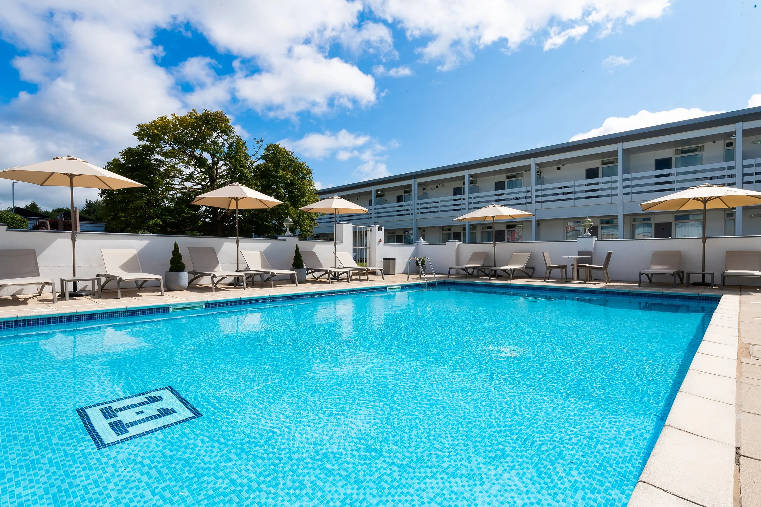 outdoor-swimming-pool-at-Barnstaple-Health-&-Leisure-(5).jpg