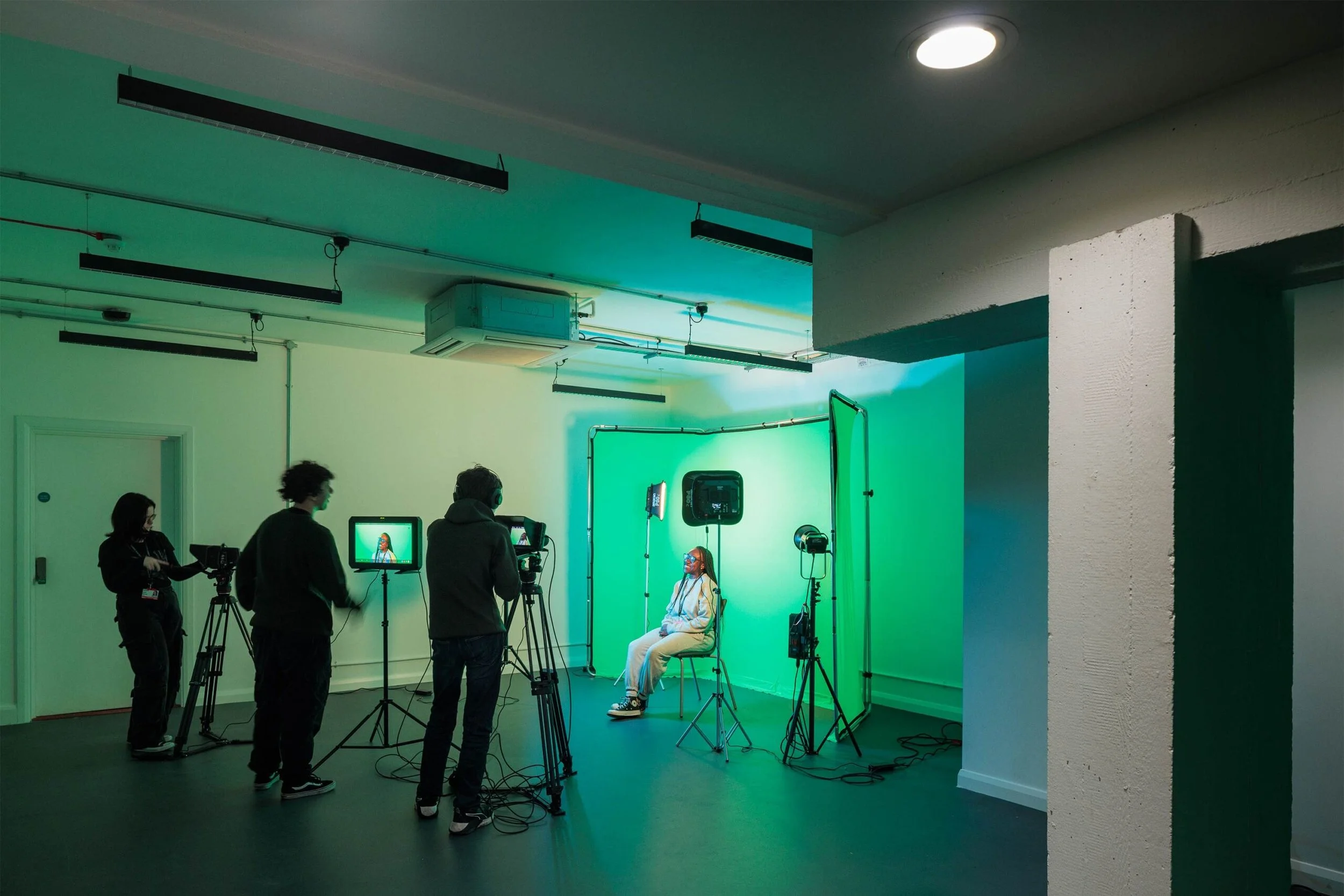 Tuckey-Design-Studio-Arts-and-Education-London-Acland-Burghley-School-Technical-Suite-Photography-01-Dirk-Li.jpg