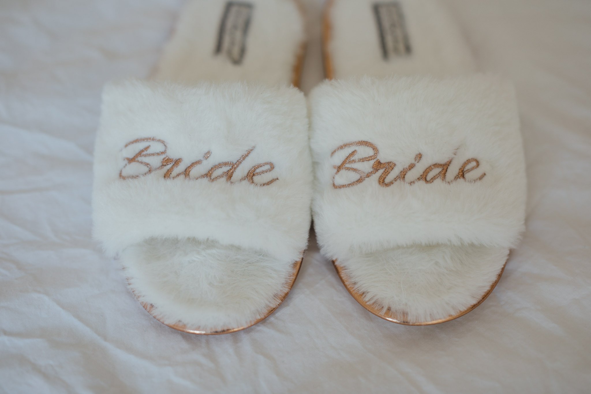  Bride’s slippers 