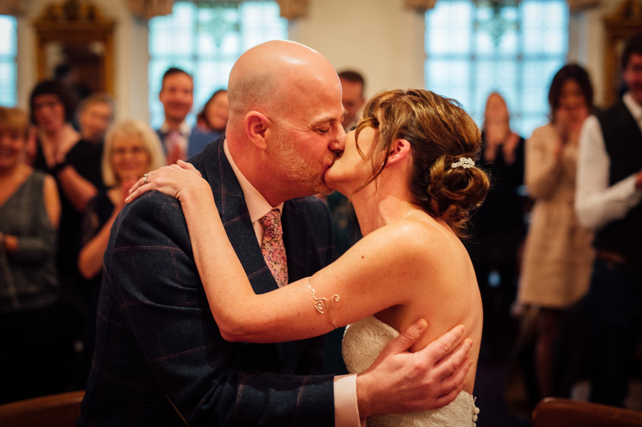  Bride and Groom kiss at Oxford Register Office 