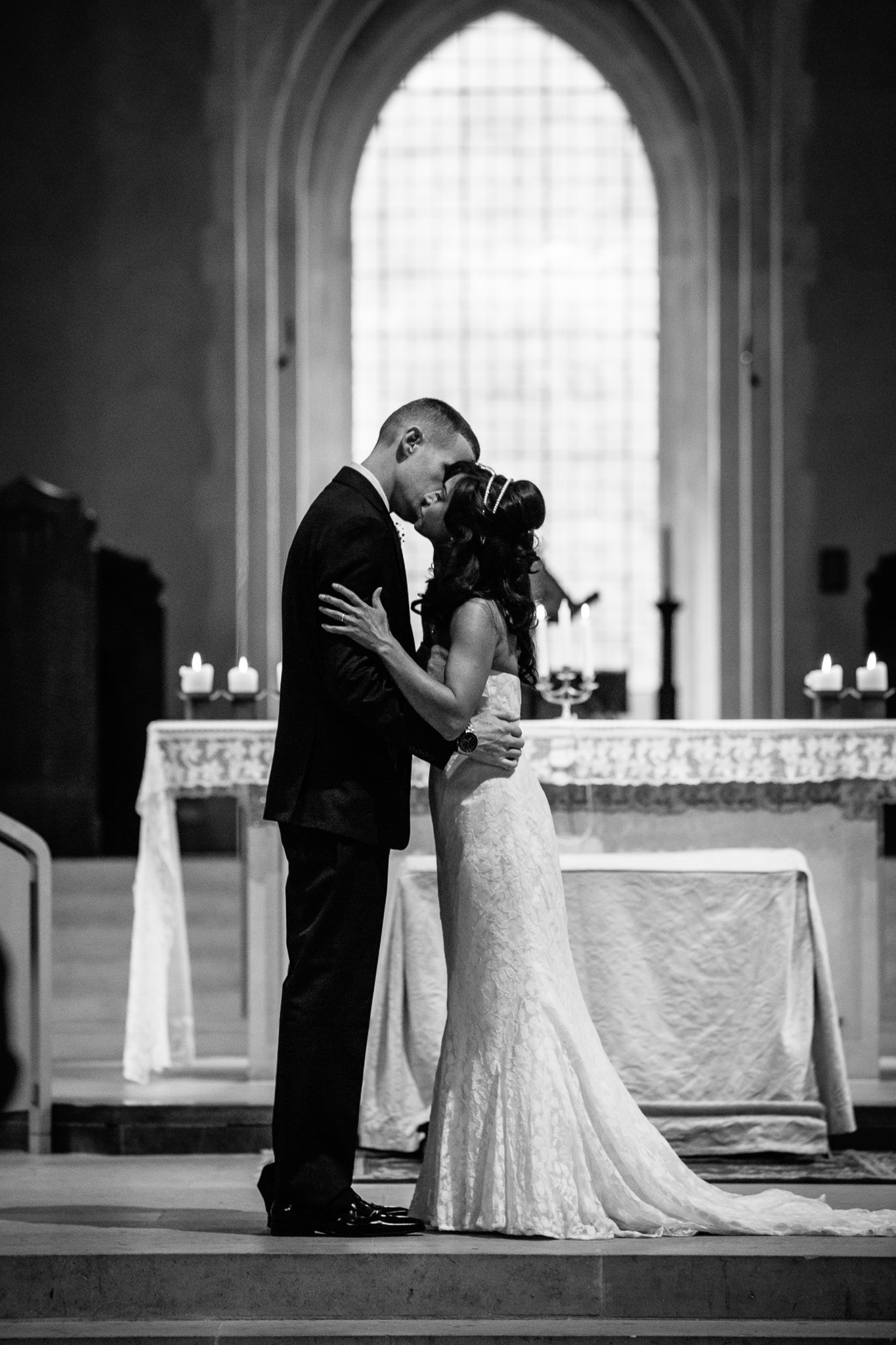  Bride and Groom kiss at Ealing Abbey 