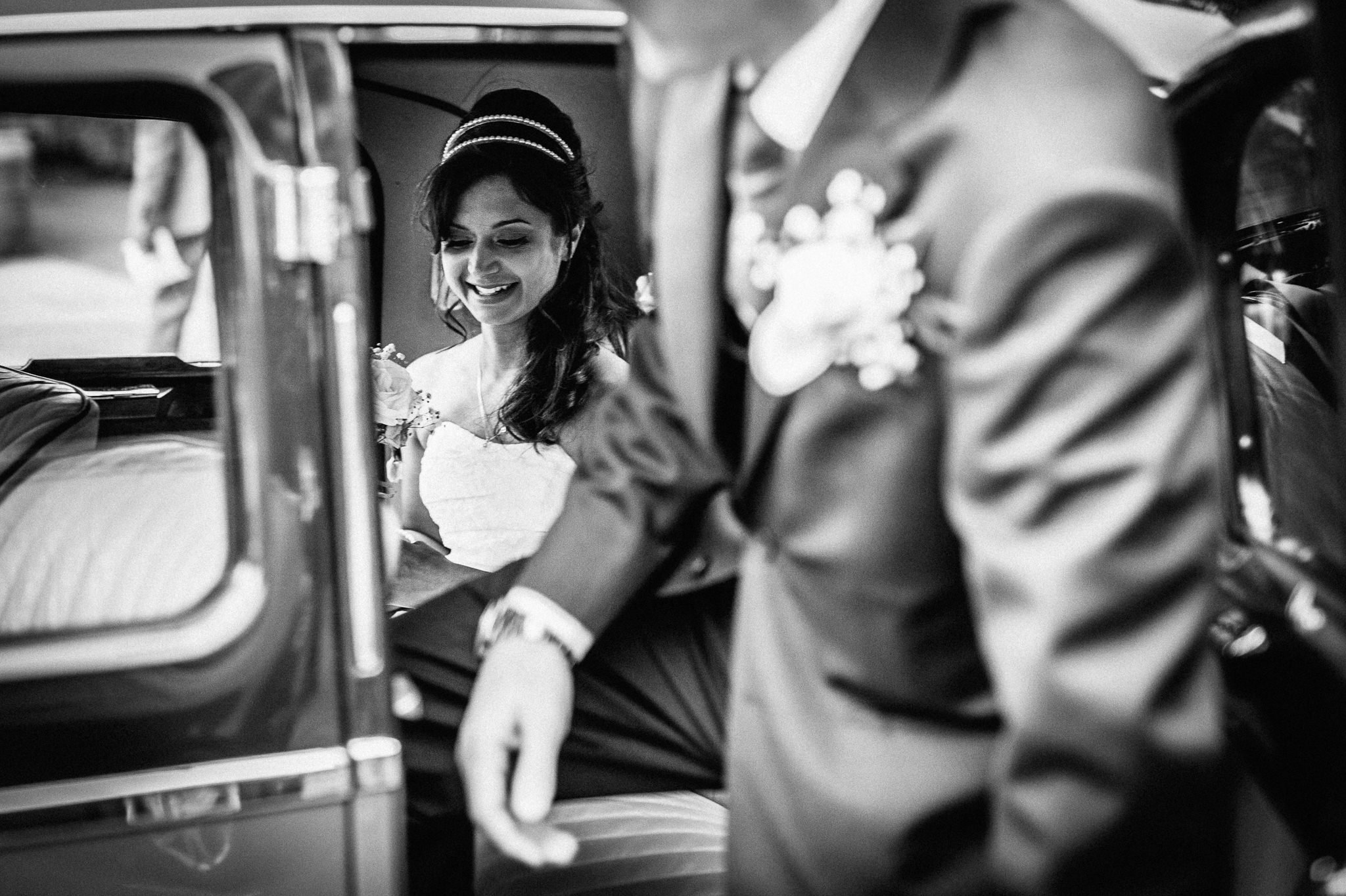  Bride in the wedding car 