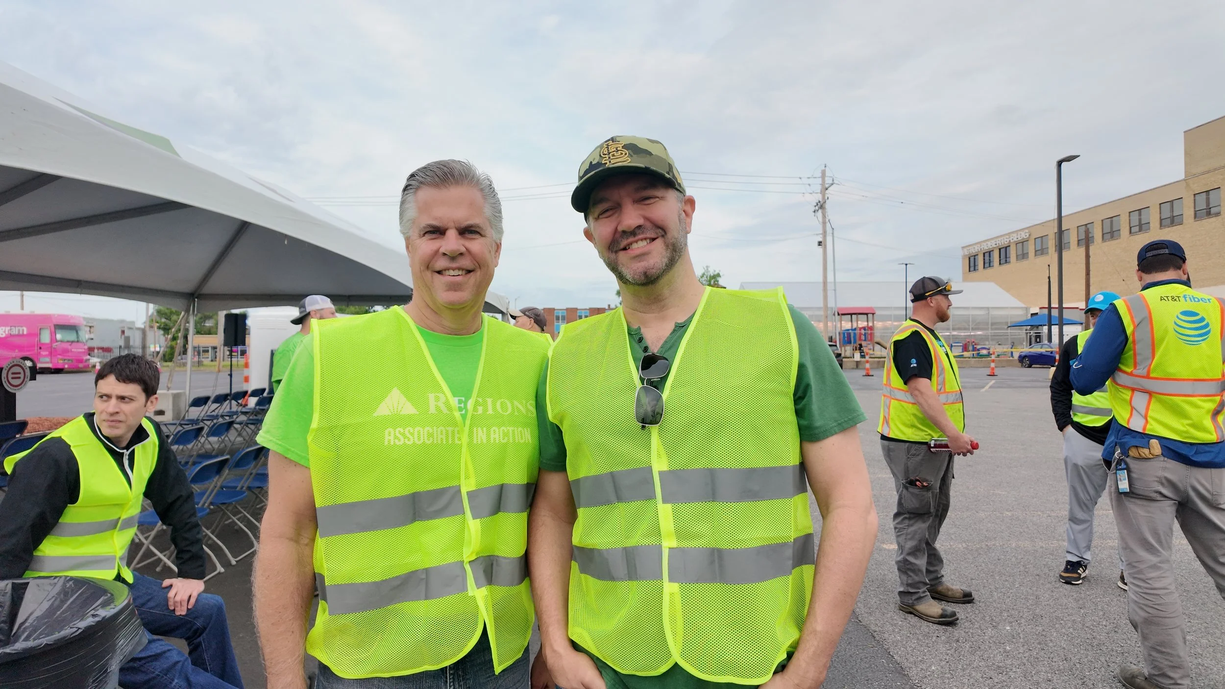 Scott Hartwig & volunteer_CUBU_0526.JPG