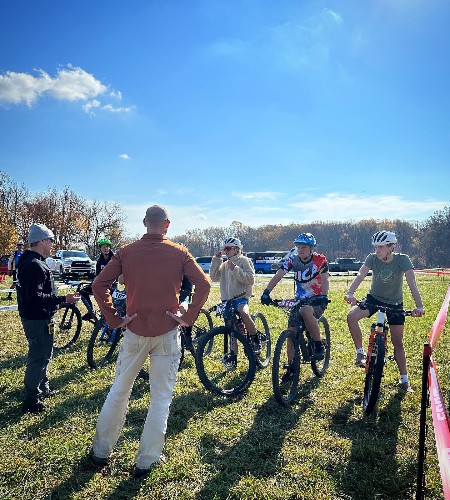 Valley Preferred will be having another grass track race at 1pm. 5 laps, about 2 minutes of fun! Come over to the finish area! @the_velodrome
