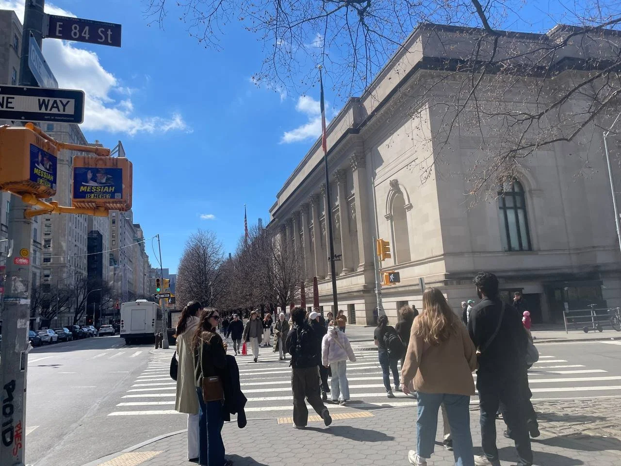  "esca" dai social stilista