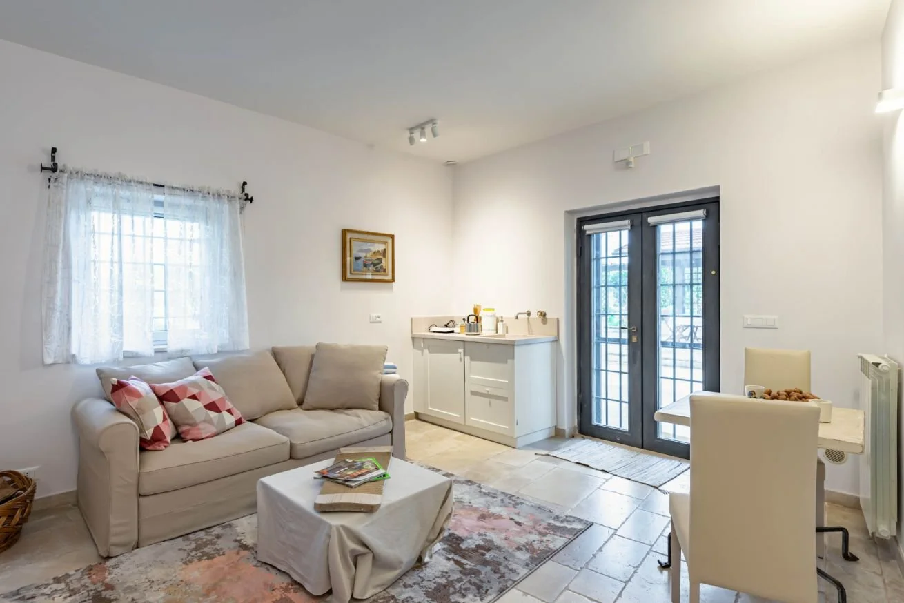 Master living area TGH.jpeg